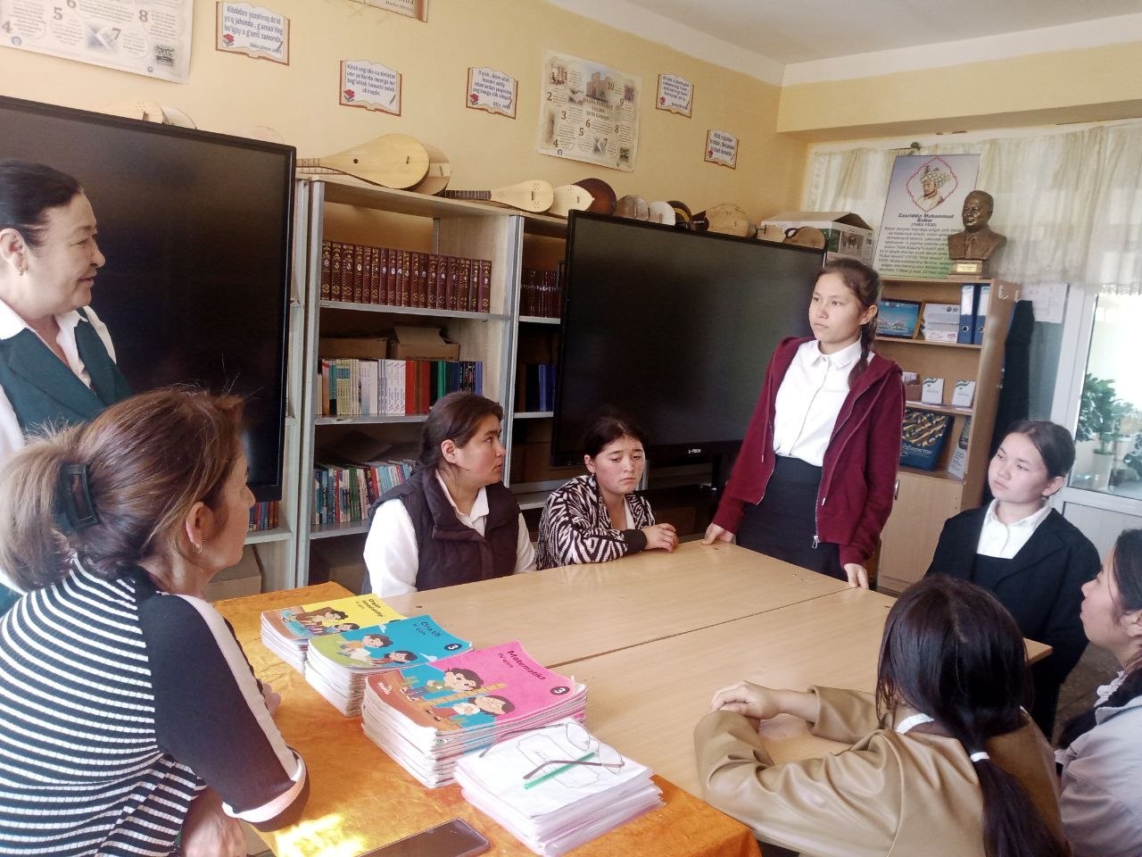 "Kitob-bilim manbai" nomli davra suhbati